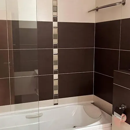 Apartment Casino Loft, Mamaia, Superhost Favorite! *