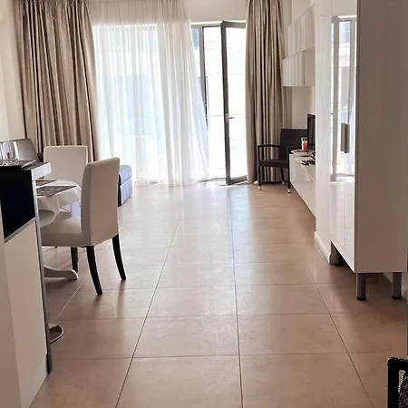 Casino Loft, Mamaia, Superhost Favorite!