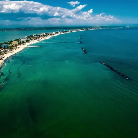 Apartment Casino Loft, Mamaia, Superhost Favorite! Mamaia