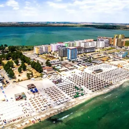 Apartment Casino Loft, Mamaia, Superhost Favorite!