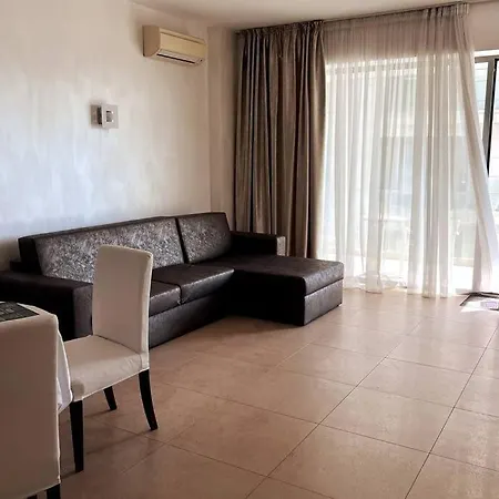 Casino Loft, Mamaia, Superhost Favorite! Apartment