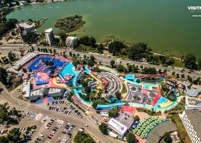 Casino Loft, Mamaia, Superhost Favorite! * Mamaia