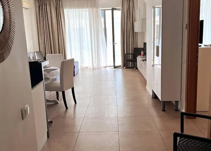 Casino Loft, Mamaia, Superhost Favorite!